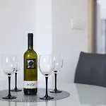 Διαμέρισμα Reza Luxury *