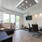 Διαμέρισμα Reza Luxury *
