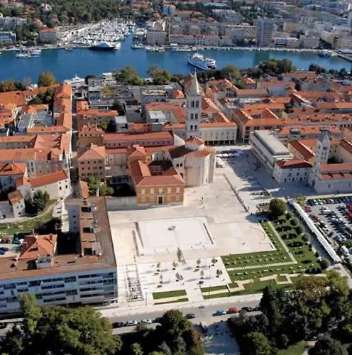 Апартаменти Reza Luxury *